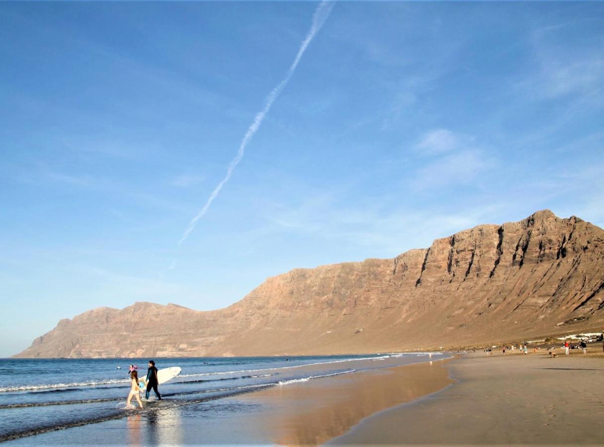 Canaryislandshost L Famara Surfer Buitenkant foto