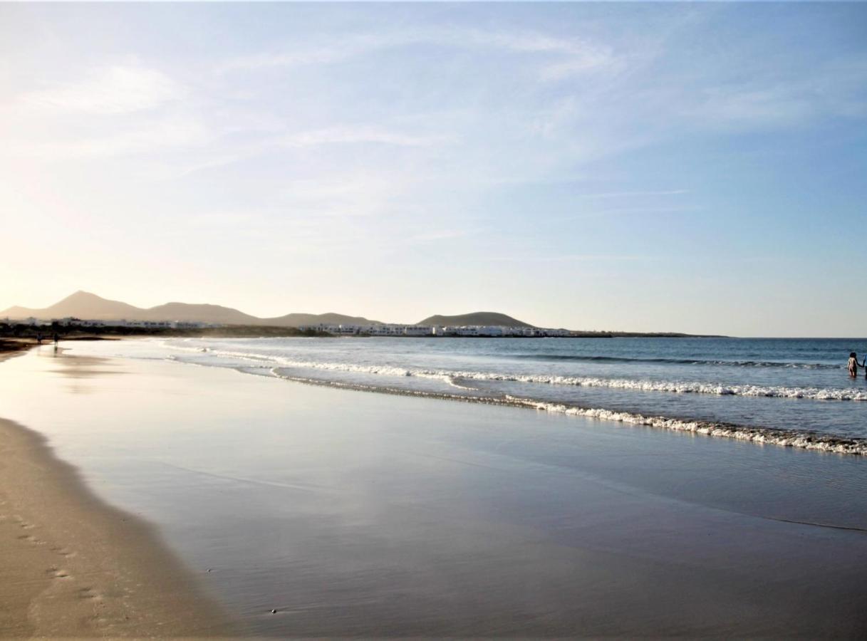 Canaryislandshost L Famara Surfer Buitenkant foto