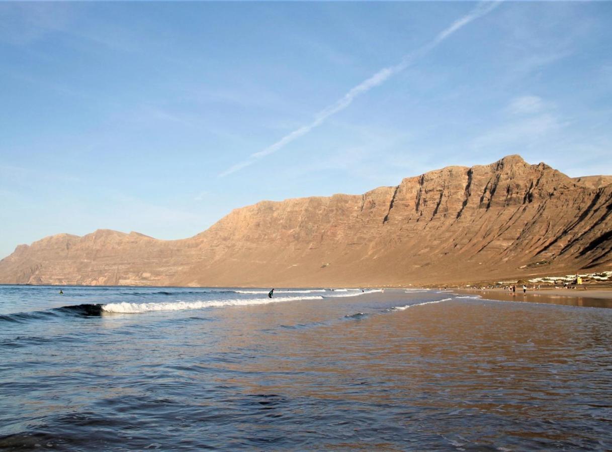 Canaryislandshost L Famara Surfer Buitenkant foto